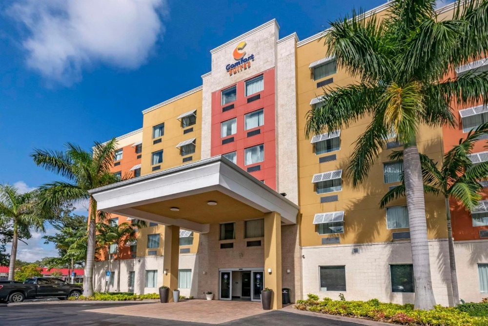 Comfort Suites Fort Lauderdale Airport South & Cruise Port Main image