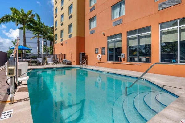Comfort Suites Fort Lauderdale Airport South & Cruise Port image 16